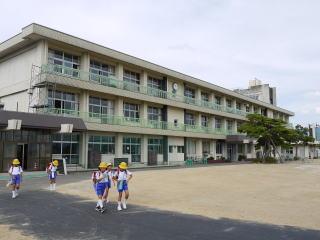 伊井小学校