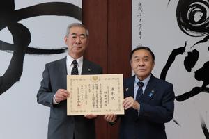 朝倉さんと森市長の画像