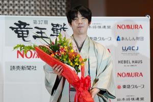 藤井竜王の写真