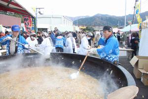 かりんて鍋の無料振る舞い