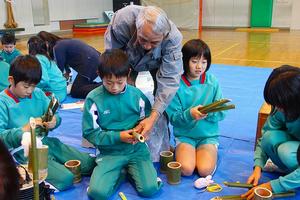 門松を組み立てる