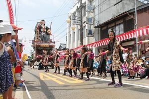 子どもたちの踊り