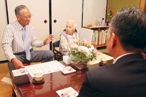 100歳を迎えた中荒江さん