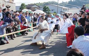 県境綱引き