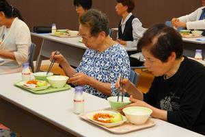 試食