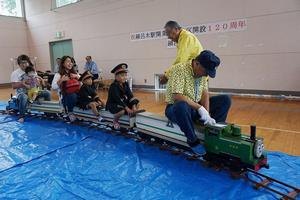 ミニ電車の乗車体験