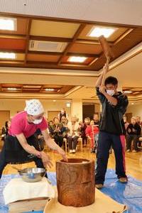 坂井地区青年農業者クラブによる餅つき