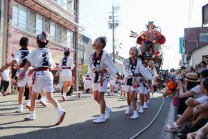 天王区の子ども踊り