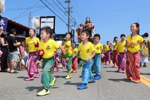 古区の子ども踊りの写真