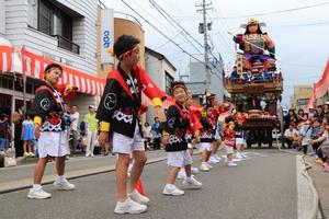 六日区の子ども踊りの写真