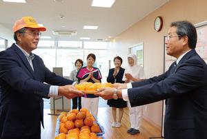 花咲ふくい部会長と教育長の写真