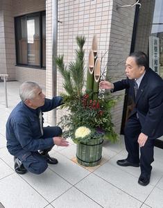 門松と森市長の画像