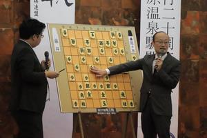 棋士による大盤解説の写真