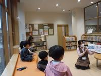 読み聞かせ様子